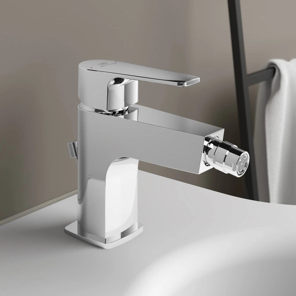 Rubinetteria per bidet Cerafine D, miscelatore monocomando con bocca fissa, leva di comando e gruppo di scarico, cromata