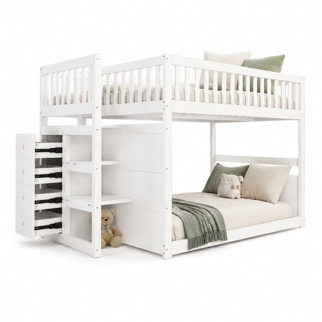Letto a castello basso 140x200 cm in legno bianco con scaletta sicura e spazio contenitore