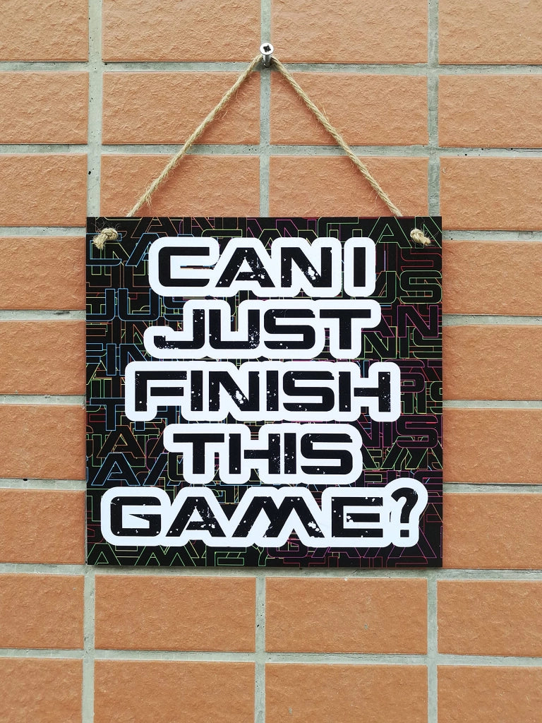 Etichetta decorativa "Posso semplicemente terminare questo gioco?". Dimensioni: 20,32 x 20,32 cm