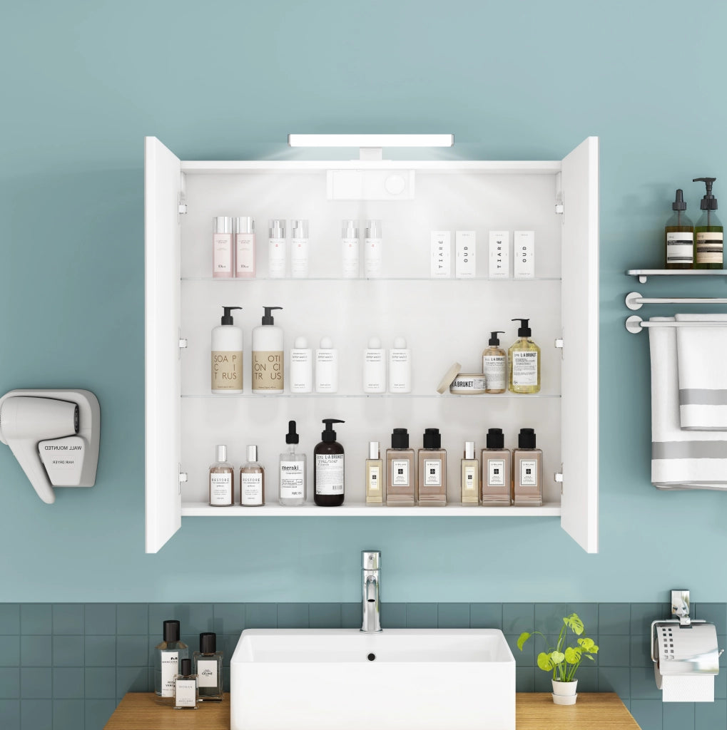 Mobiletto bagno a specchio bianco 80 cm con 2 ante, illuminazione LED e presa francese, mensole in vetro regolabili, cerniere ammortizzate, montaggio a parete