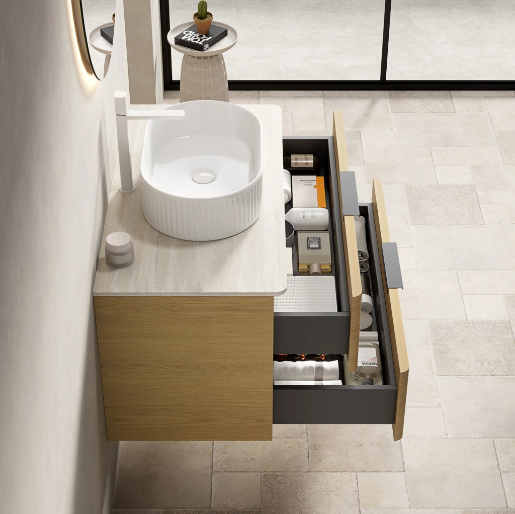 Mobile bagno sospeso 90 cm con lavabo ovale bianco, piano in travertino sintetico e mobile in compensato con 2 cassetti effetto quercia Corolla