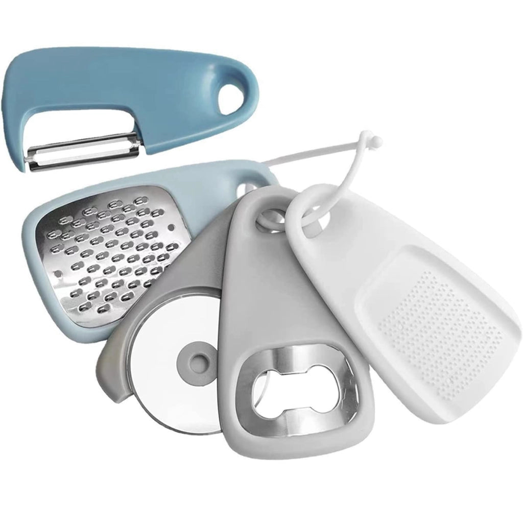 Set di 5 utensili da cucina: grattugia, pelapatate, tagliapizza e altro.