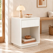 Comodino con Cassetto e Ripiano Aperto in Legno, Design Moderno con Pannello a Increspatura, 63,5x38x46,5 cm