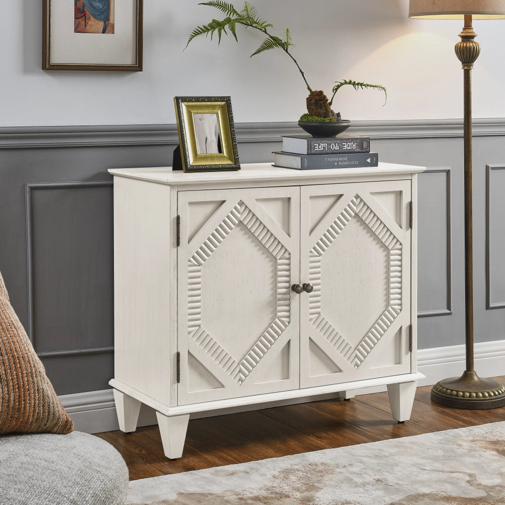 Credenza in legno e MDF bianco antico con due vani ripiano regolabile gambe regolabili e maniglie in ottone stile retrò