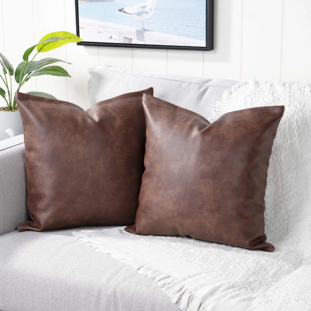 Set di 2 federe per cuscini in ecopelle, 50x50 cm, color marrone scuro