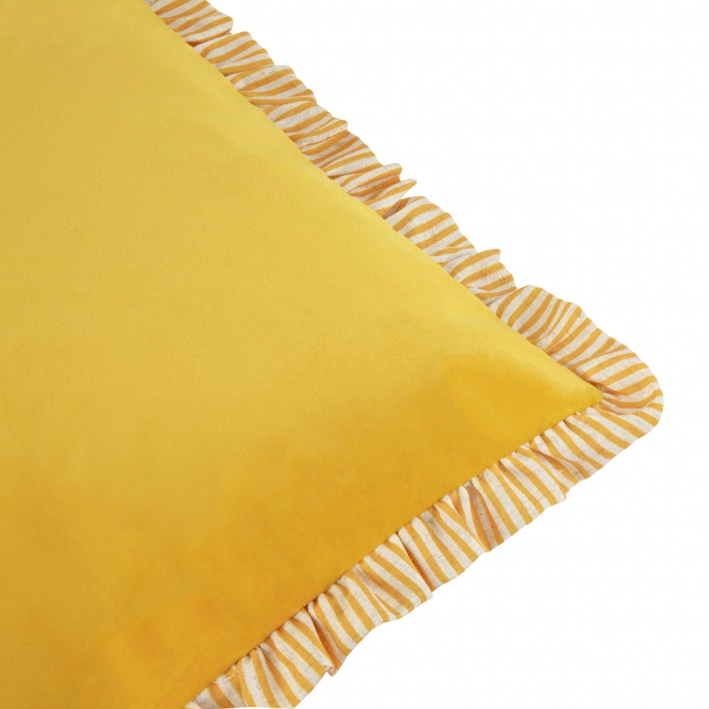 Cuscino in velluto con decorazioni a balze – Giallo – 45x45 cm