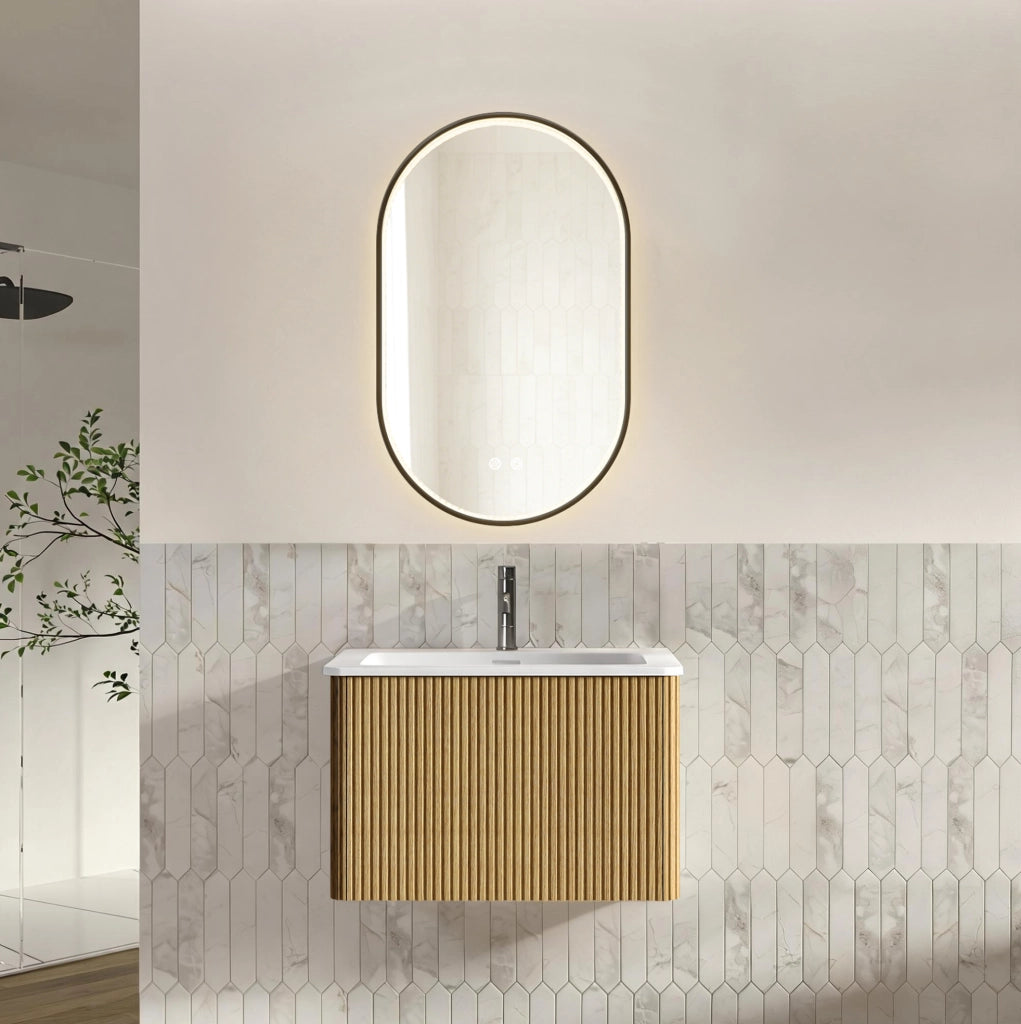 Mobile bagno sospeso con lavabo integrato in pietra sintetica, armadietto rigato con cassetto 60 cm e specchio ovale 50×80 cm a LED con antiappannamento, colore rovere