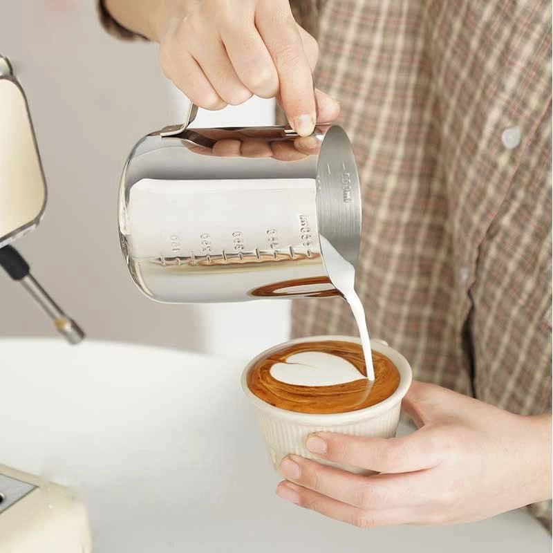 Caraffa per montare il latte da 600 ml, in acciaio inossidabile, con beccuccio per decorazioni a latte art