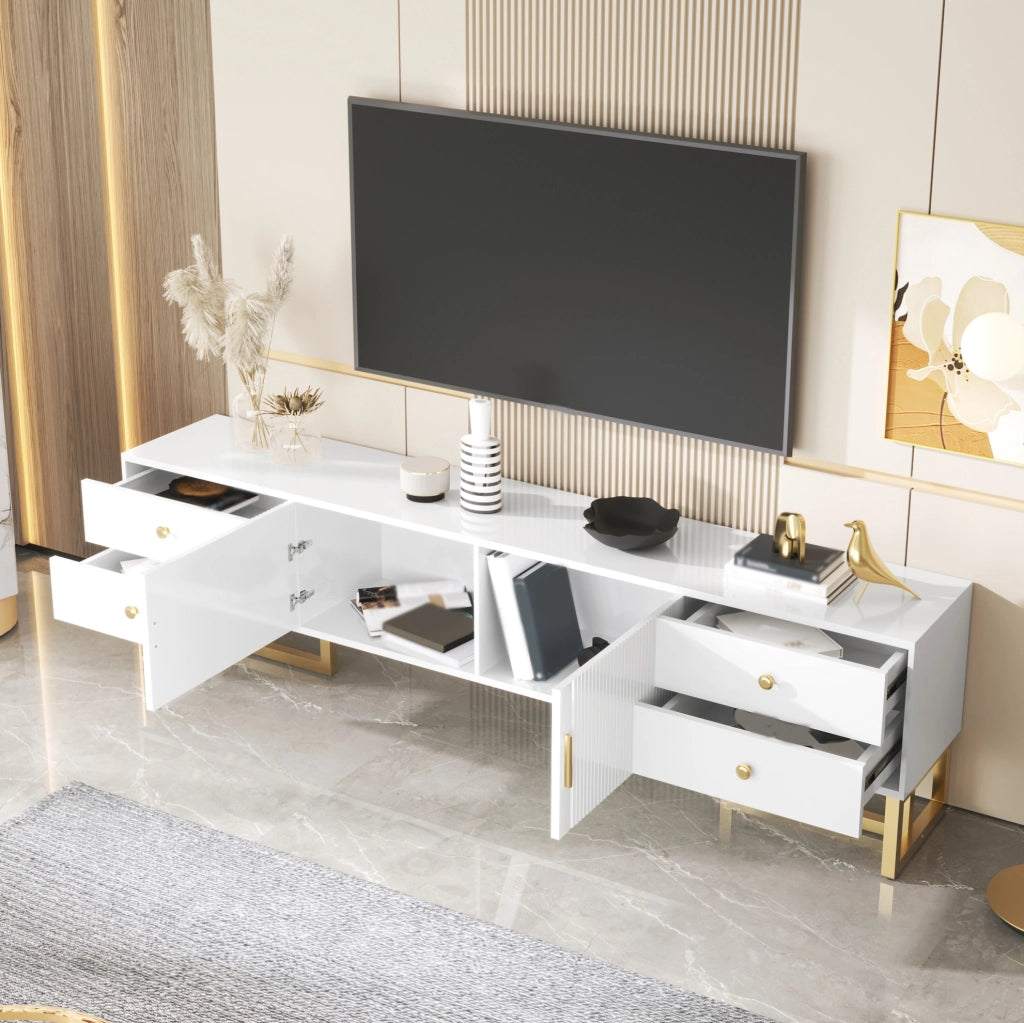 Mobile TV basso moderno in MDF bianco da 175 cm con 4 cassetti, 2 ante, vano centrale e piedi dorati, design testurizzato per soggiorno elegante
