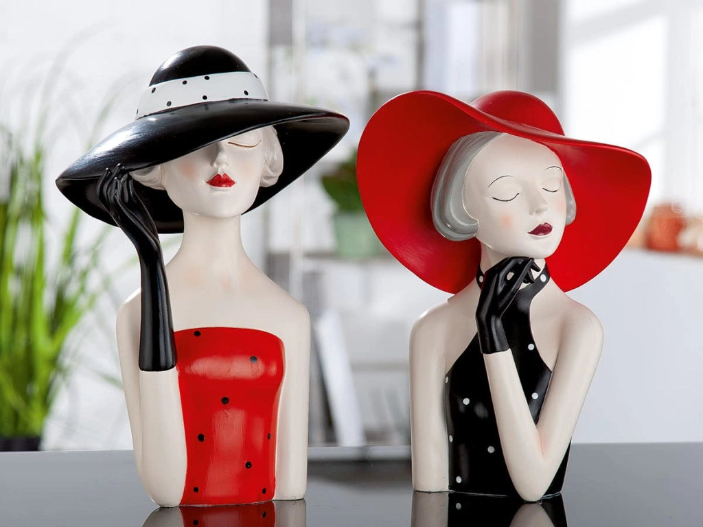 "Poly-Figur Lady" con cappello rosso, realizzata in resina, altezza 27 cm