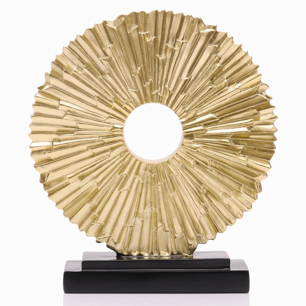 Scultura astratta dorata, design dalle linee curve, dimensioni 20,6 x 5,6 x 23,6 cm
