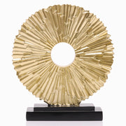 Scultura astratta dorata, design dalle linee curve, dimensioni 20,6 x 5,6 x 23,6 cm