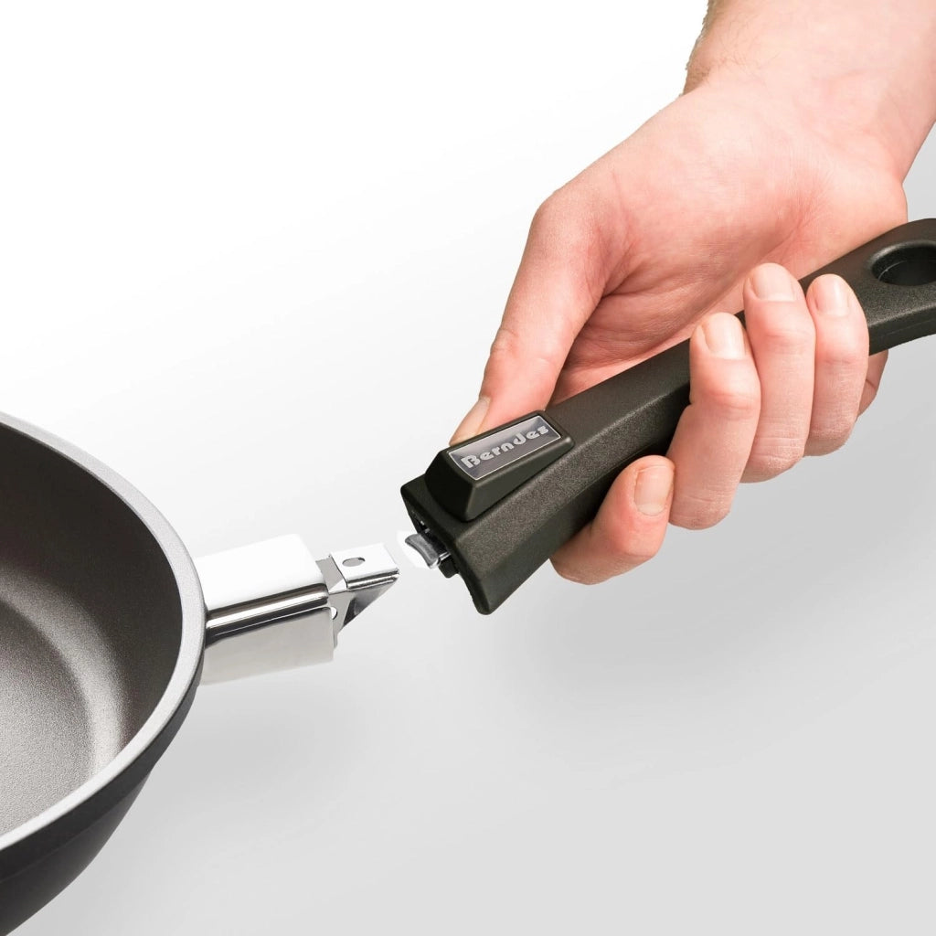 Padella per induzione in alluminio pressofuso, nera, 28 cm