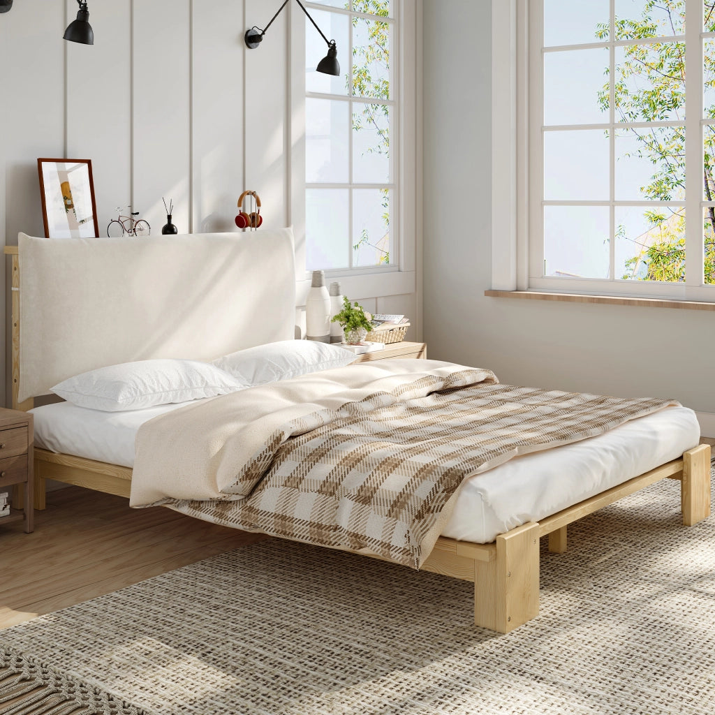 Letto 140x200 cm con testiera imbottita e rete a doghe; struttura in pino color naturale per camera da letto