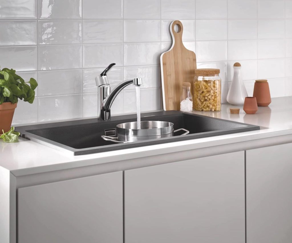 Miscelatore monocomando per lavabo (DN 15, angolo di rotazione 140°, montaggio su unico foro), cromato, 30530002