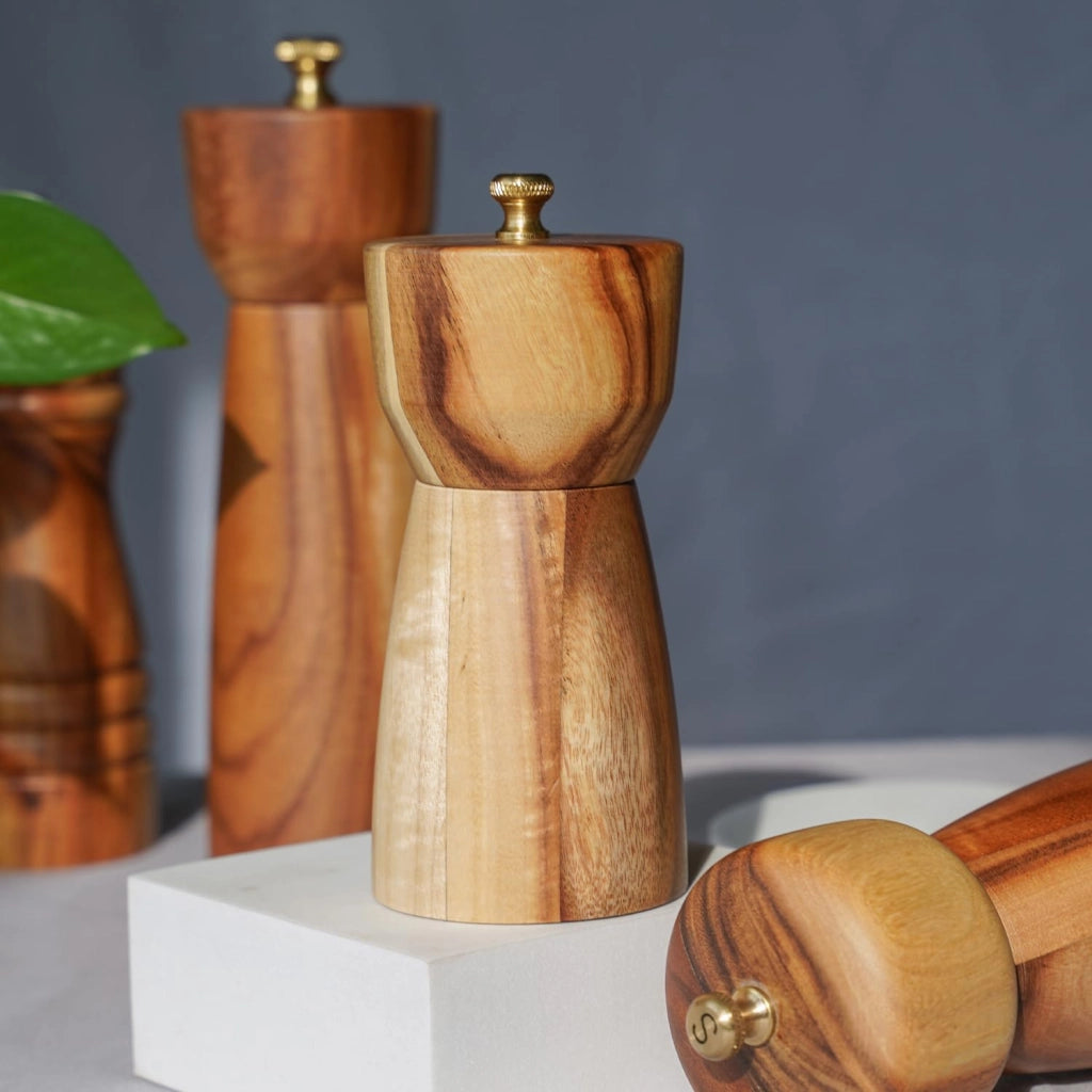 Macinino per pepe in legno di acacia, 14 cm, con macinatura regolabile