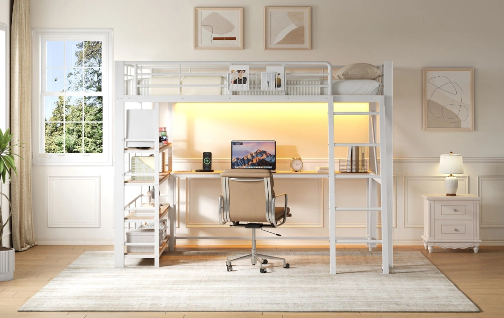 Letto a soppalco in metallo bianco 140x200 cm con scrivania integrata, scaffali, cesta portaoggetti, stazione di ricarica USB e illuminazione LED