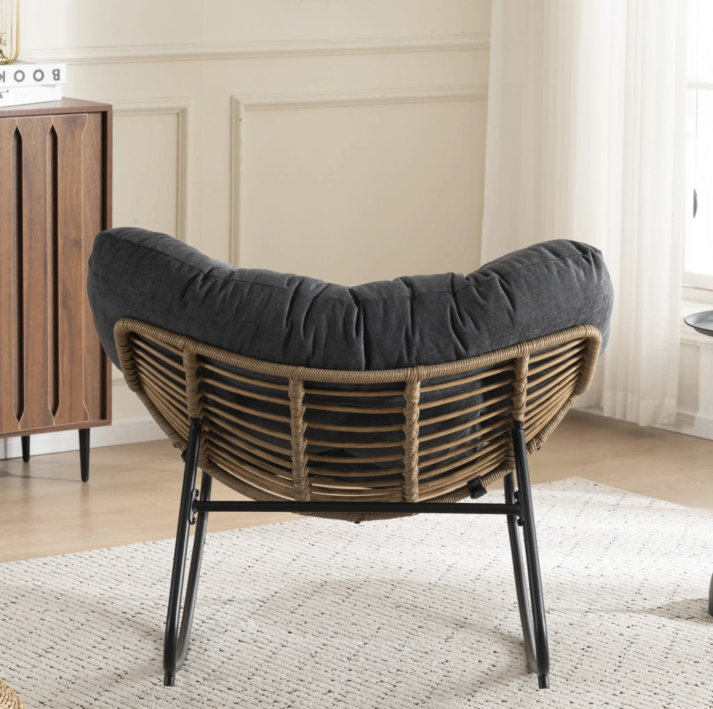 Poltrona a dondolo in ciniglia nera con struttura in metallo