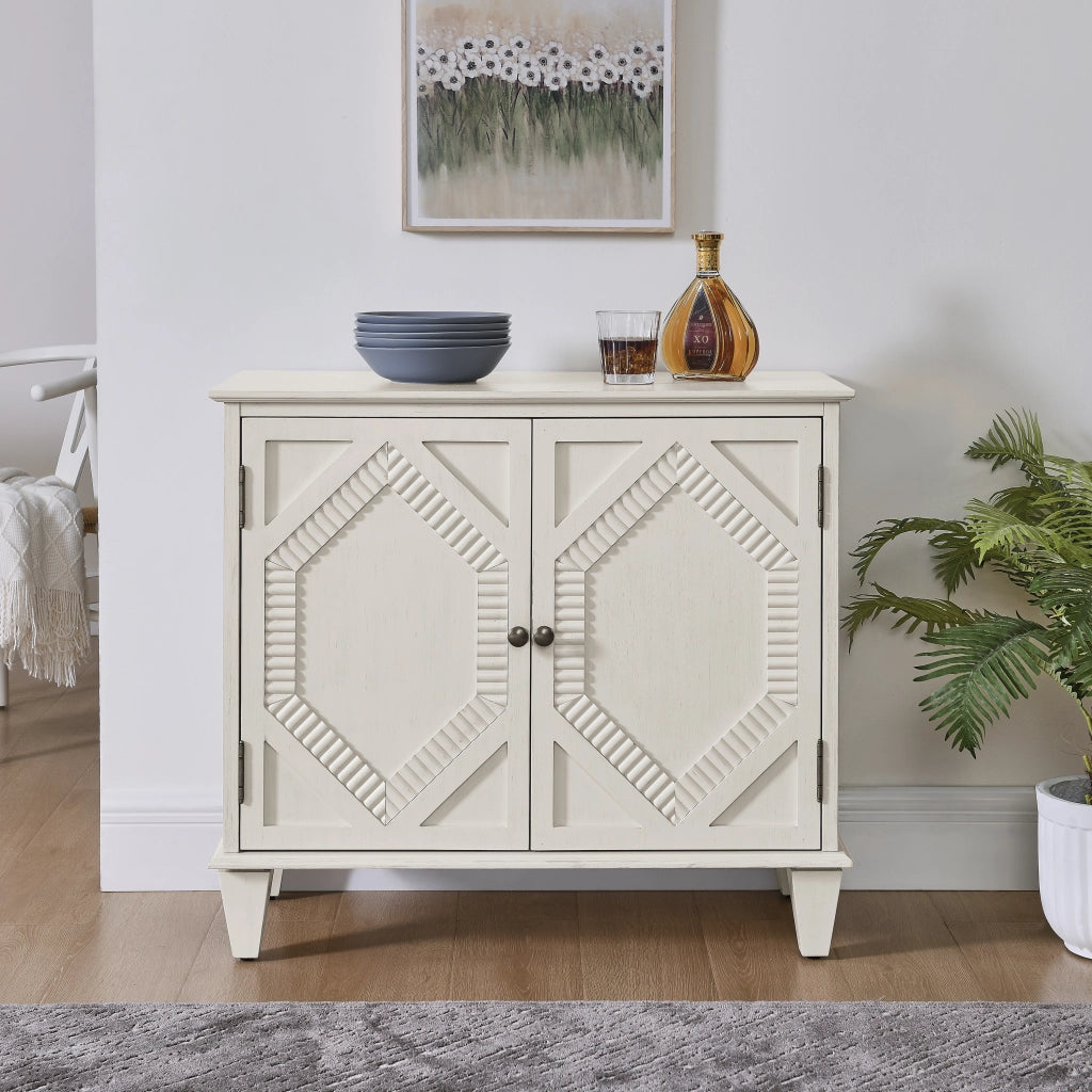 Credenza in legno e MDF bianco antico con due vani ripiano regolabile gambe regolabili e maniglie in ottone stile retrò