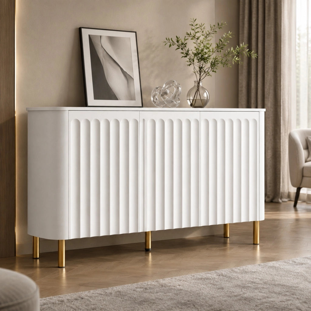 Credenza bianca con 3 ante e frontali a rilievo, 135 cm