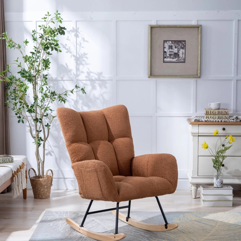 Sedia a dondolo in tessuto teddy marrone con base in legno