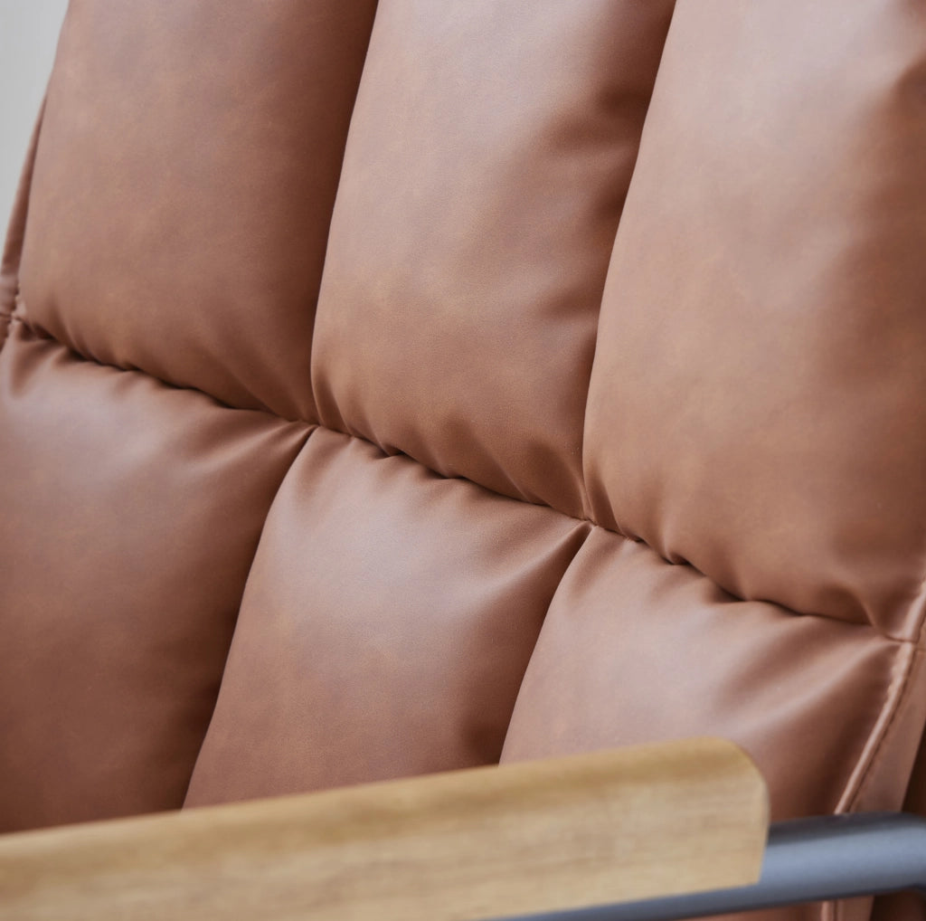 Sedia ufficio ergonomica in cuoio, girevole 360°, con altezza regolabile e braccioli in legno chiaro, per home office e studio