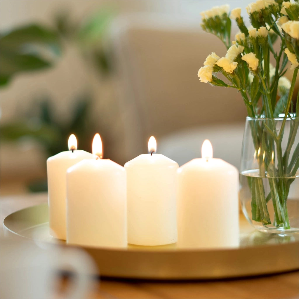 Set di 2 candele a stelo, dimensioni 80x48 mm, colore crema, durata di combustione di 18 ore