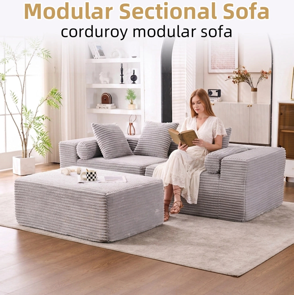 Divano componibile grigio a tre moduli con chaise longue