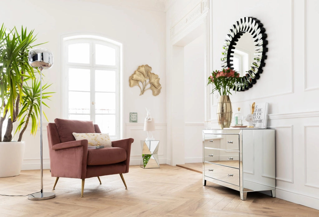 Tavolino a forma triangolare, con piano in vetro specchiato, dimensioni 54x32x32 cm