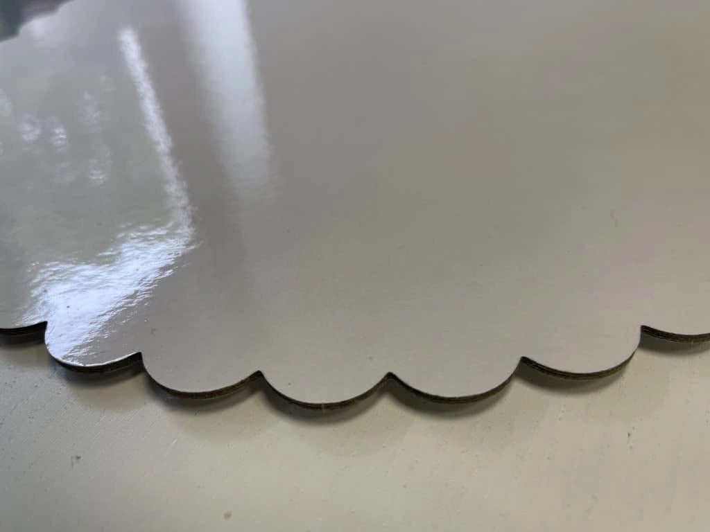 10 fogli di carta forno per torte, diametro 30 cm, ondulati, color argento/bianco, rivestiti