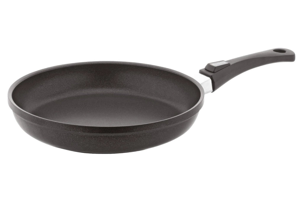 Padella per induzione in alluminio pressofuso, nera, 28 cm
