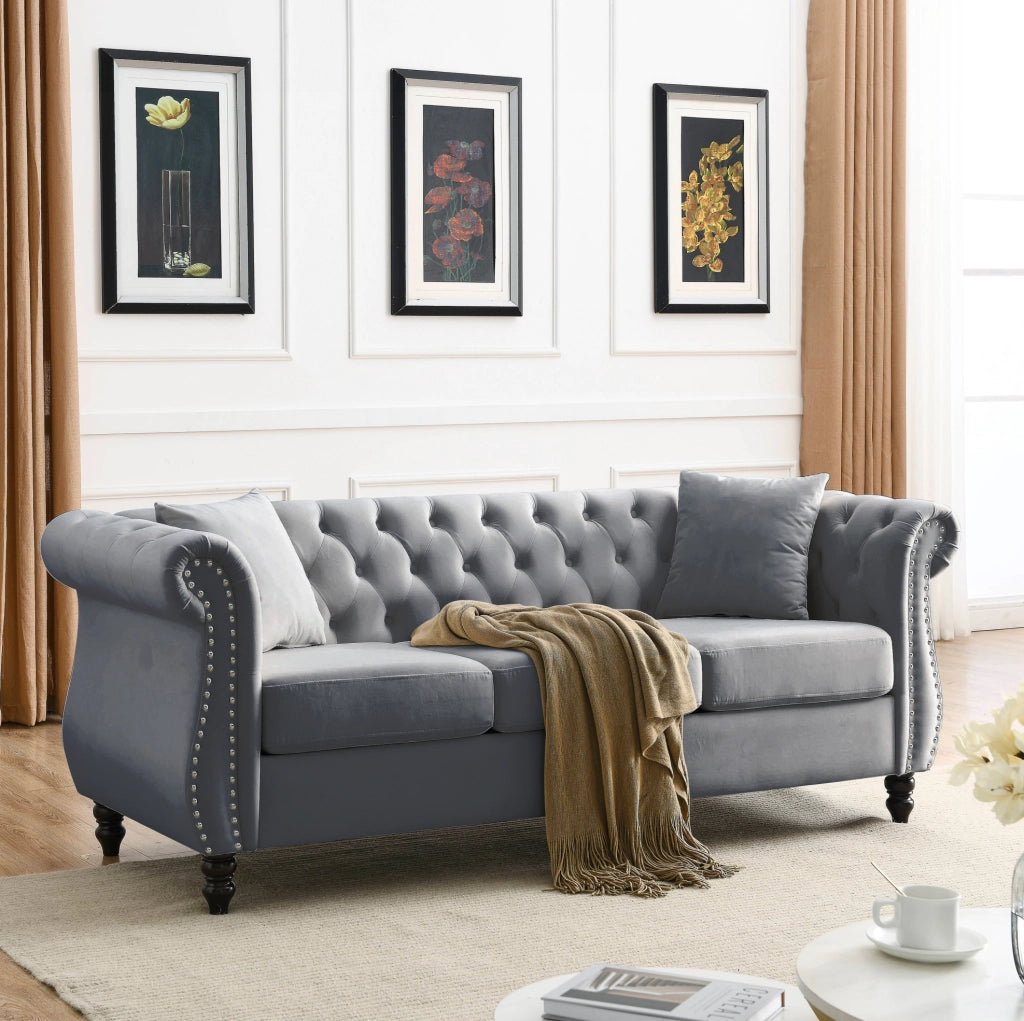 Divano Chesterfield in velluto grigio con cuscini rimovibili per soggiorno