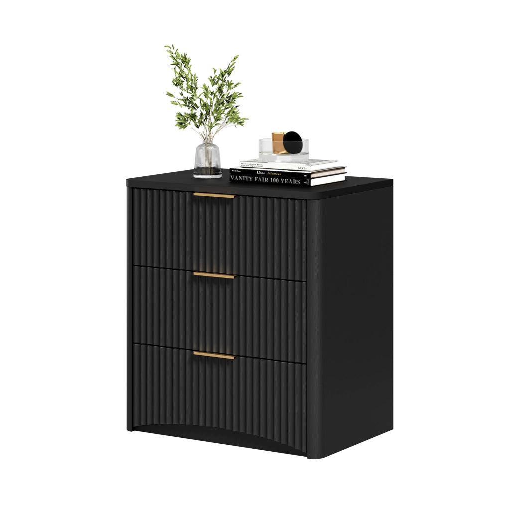 Comodino nero in MDF con 3 cassetti spaziosi, maniglie metalliche dorate e guida ammortizzata silenziosa, 58x38x64 cm