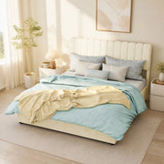 Letto matrimoniale a piattaforma 140 × 200 cm in tessuto beige con metallo design moderno e raffinato