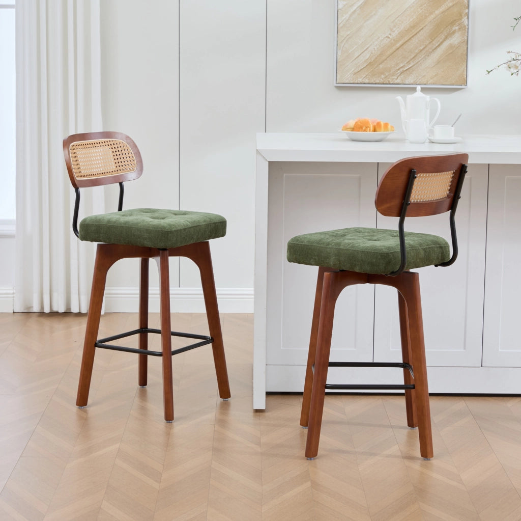 Set di 2 sgabelli da bar girevoli verdi con schienale in rattan
