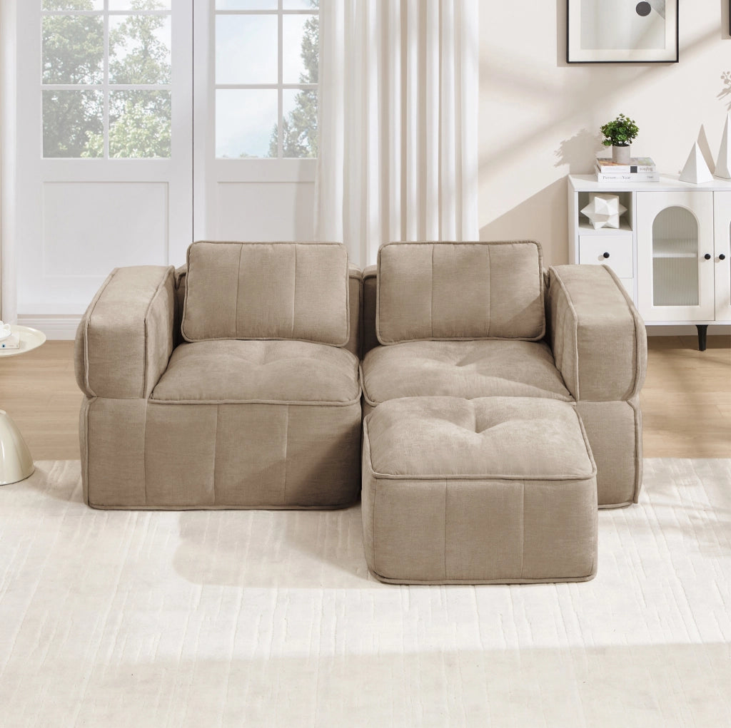 Divano modulare a due posti con pouf color sabbia