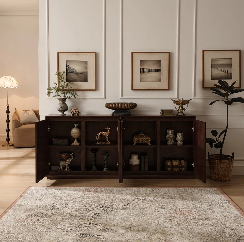 Credenza scanalata color noce con ante a V e vani contenitivi