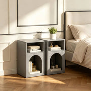 Set di 2 comodini in MDF grigio con doppio ripiano aperto e design curvo, 40x30x60 cm
