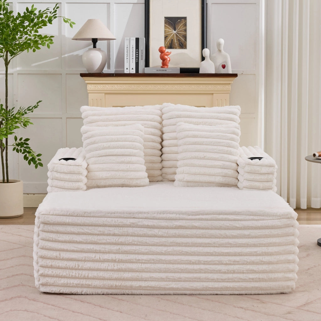 Poltrona chaise longue ampia in similpelliccia bianca con portabicchieri