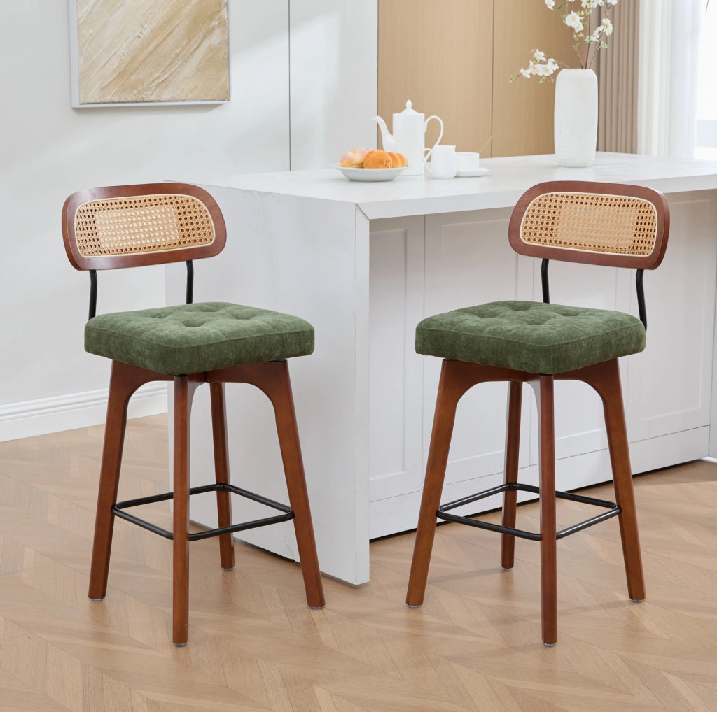 Set di 2 sgabelli da bar girevoli verdi con schienale in rattan