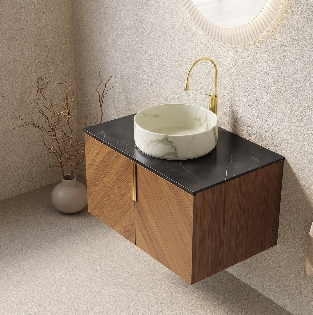 Mobile bagno sospeso 76 cm con lavabo in ceramica rotondo bianco effetto pietra e piano in pietra sinterizzata nera, armadietto in compensato con finitura rovere marrone