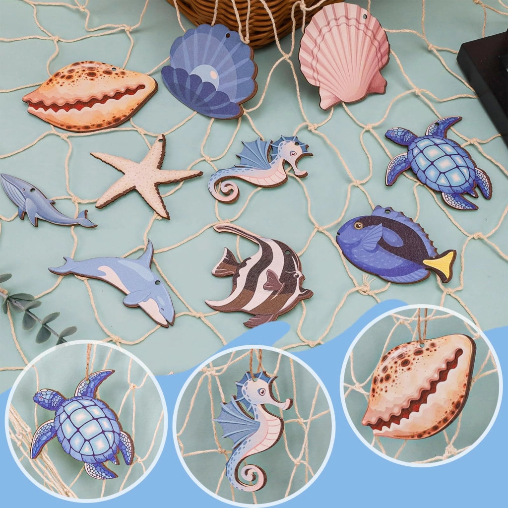 Set da parete a tema nautico composto da 14 elementi, tra cui una rete da pesca, figure in legno, stelle marine e conchiglie