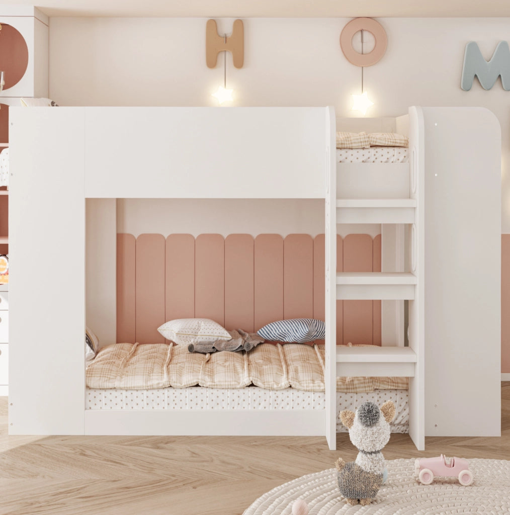 Letto a castello 90x200 cm in compensato e MDF bianco con ripiani laterali