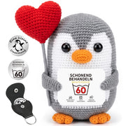 Pinguino portafortuna all'uncinetto, con moneta e astuccio
