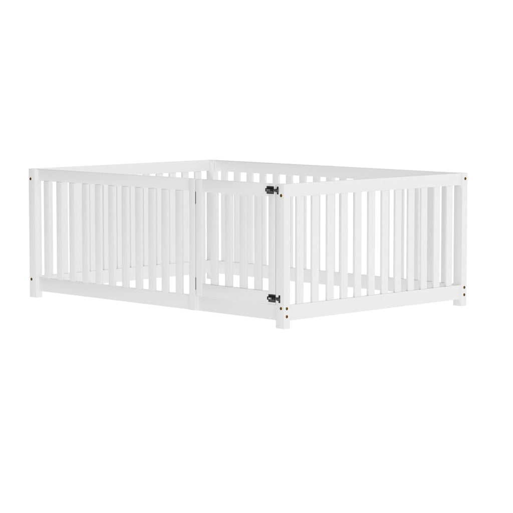 Letto per bambini a pavimento 140 × 200 cm con recinto e porta in legno bianco senza rete a doghe