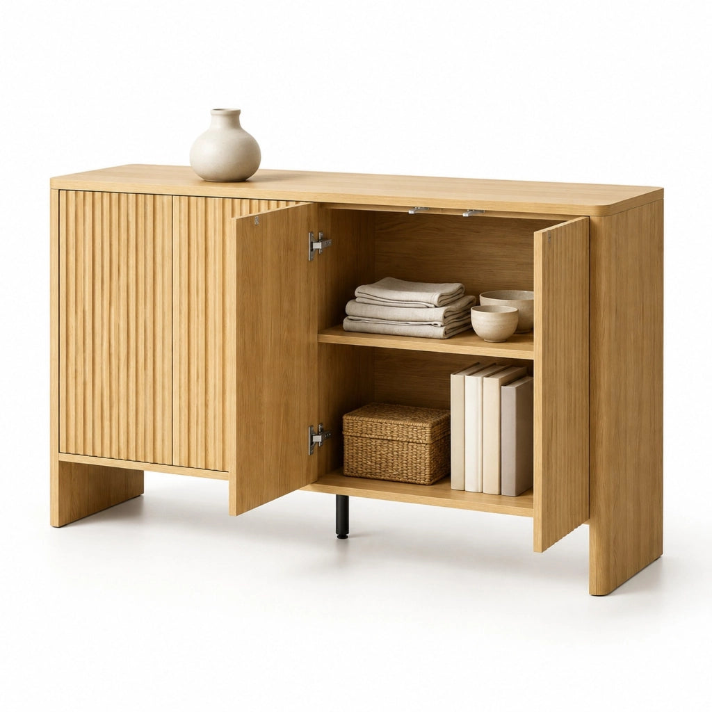 Credenza in MDF color rovere con ante scanalate e ripiani regolabili