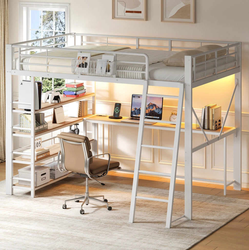 Letto a soppalco in metallo bianco 140x200 cm con scrivania integrata, scaffali, cesta portaoggetti, stazione di ricarica USB e illuminazione LED