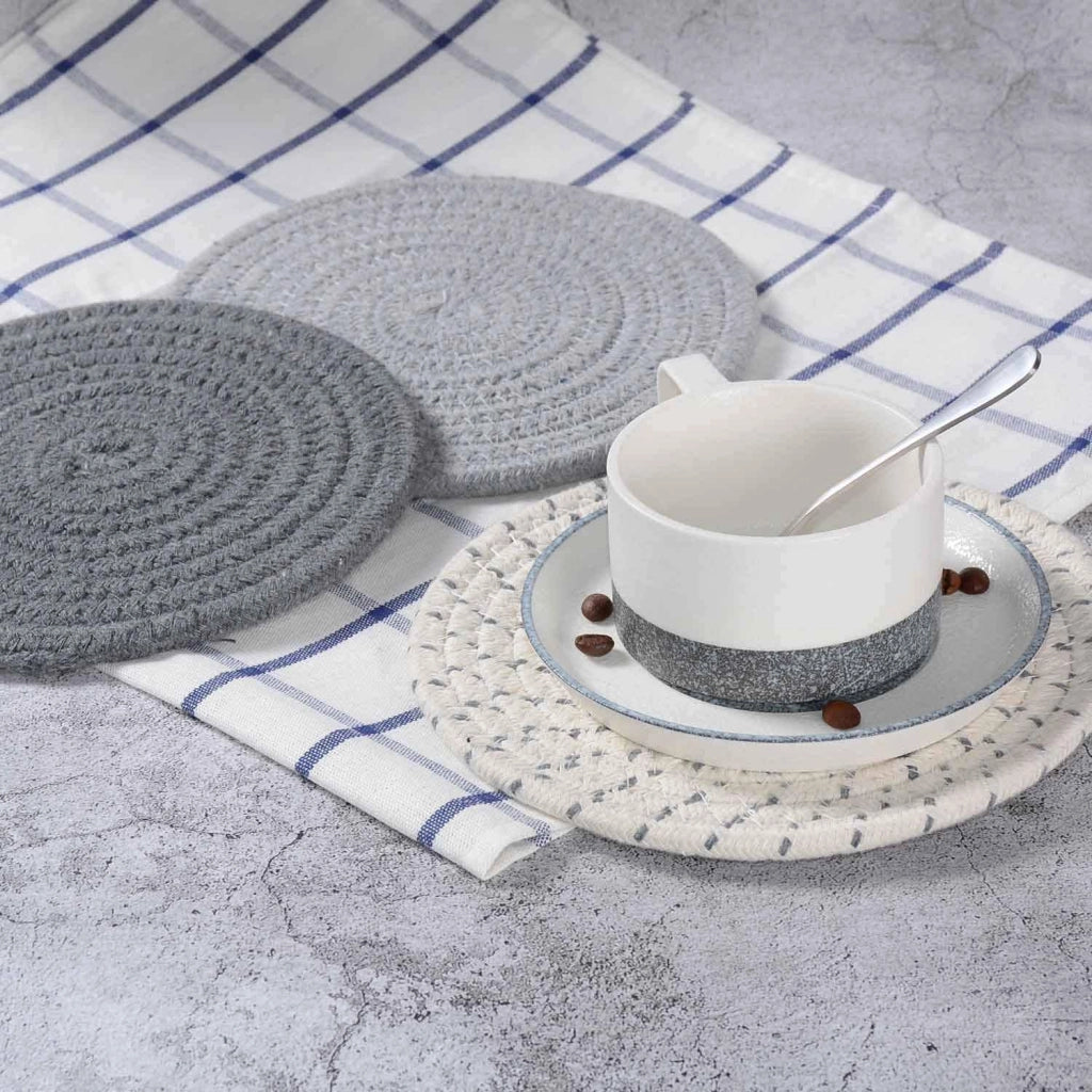Set di 3 sottobicchieri intrecciati in filato di cotone, color grigio, diametro 17,8 cm