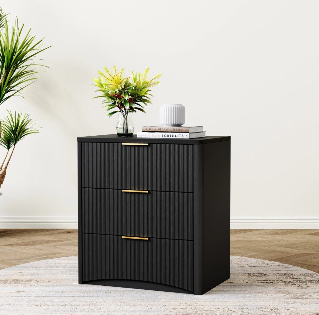 Comodino IVMEU 58x38x64 cm con 3 cassetti e guide ammortizzate, MDF nero e maniglie color oro per camera da letto