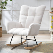 Poltrona a dondolo in tessuto teddy bianco con base in legno